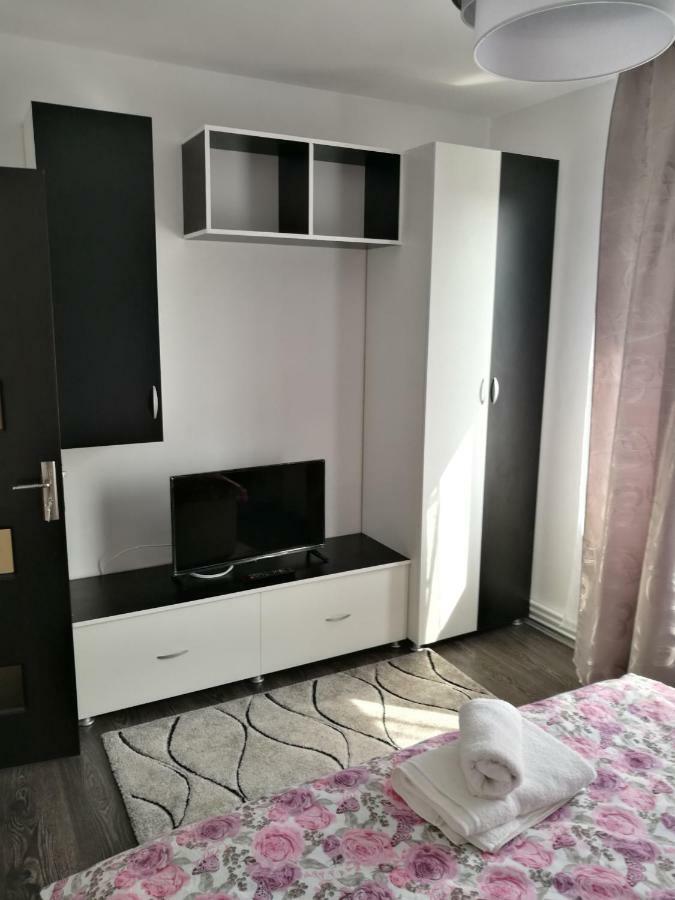 White Black Rooms Hunedoara Exterior photo